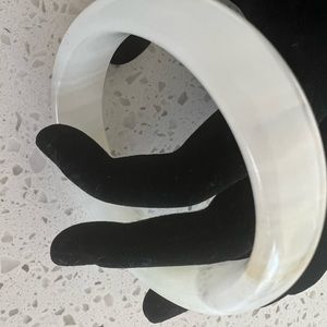 AfghanistanJade,also known as bowenite,is a form of serpentine.It has healing.